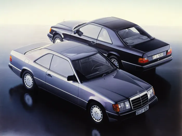 Mercedes-Benz serii 124 coupé. Jako pierwsze w 1987 roku zadebiutowały modele 230 CE oraz 300 CE.